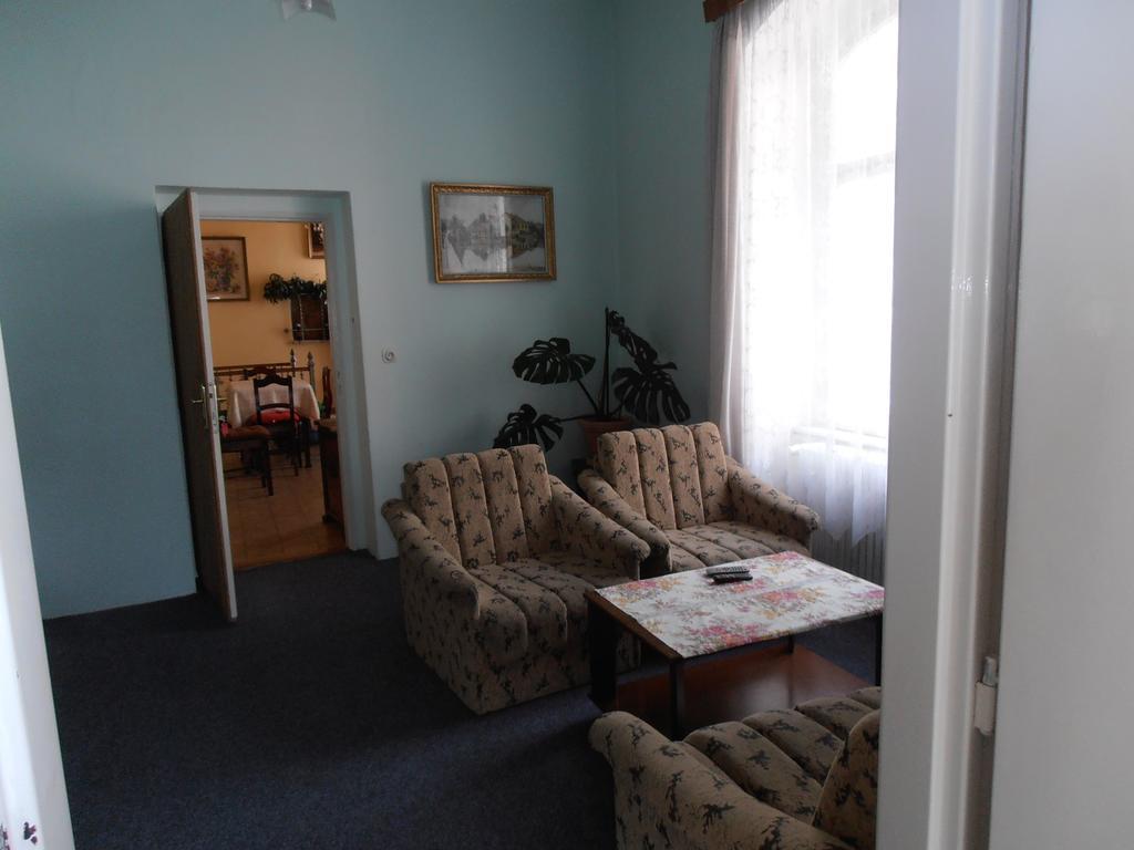 Penzion U Ceske Koruny Jičín Kamer foto